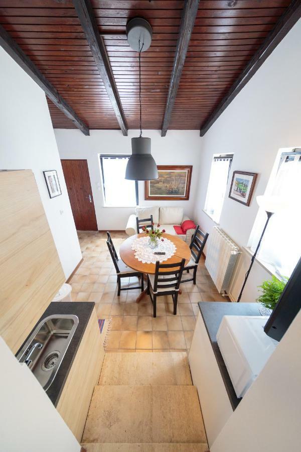 Apartments C52 ロヴィニ エクステリア 写真