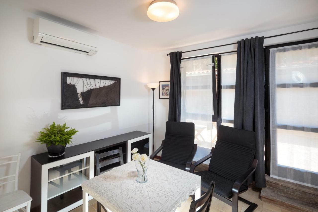 Apartments C52 ロヴィニ エクステリア 写真