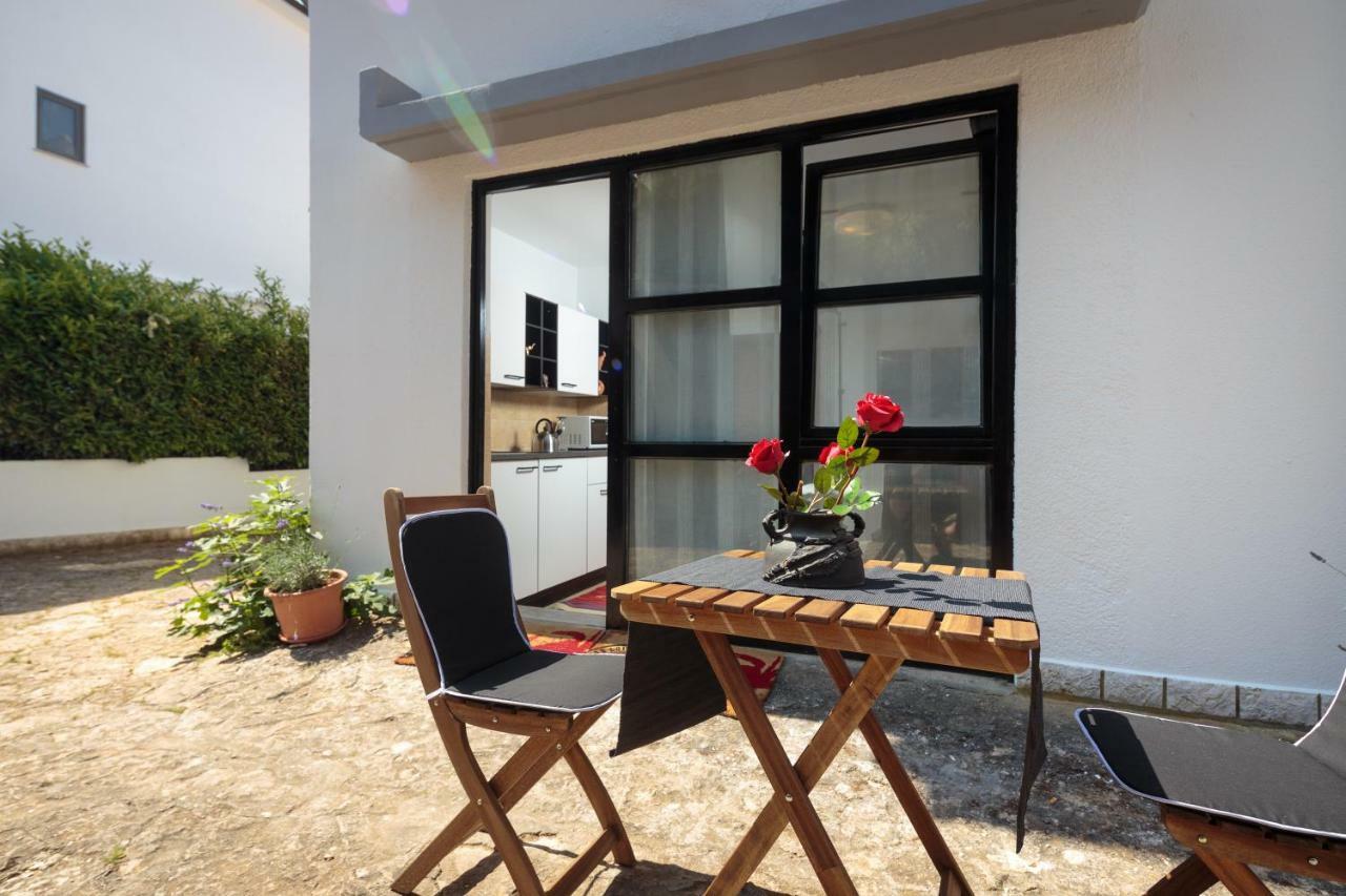 Apartments C52 ロヴィニ エクステリア 写真