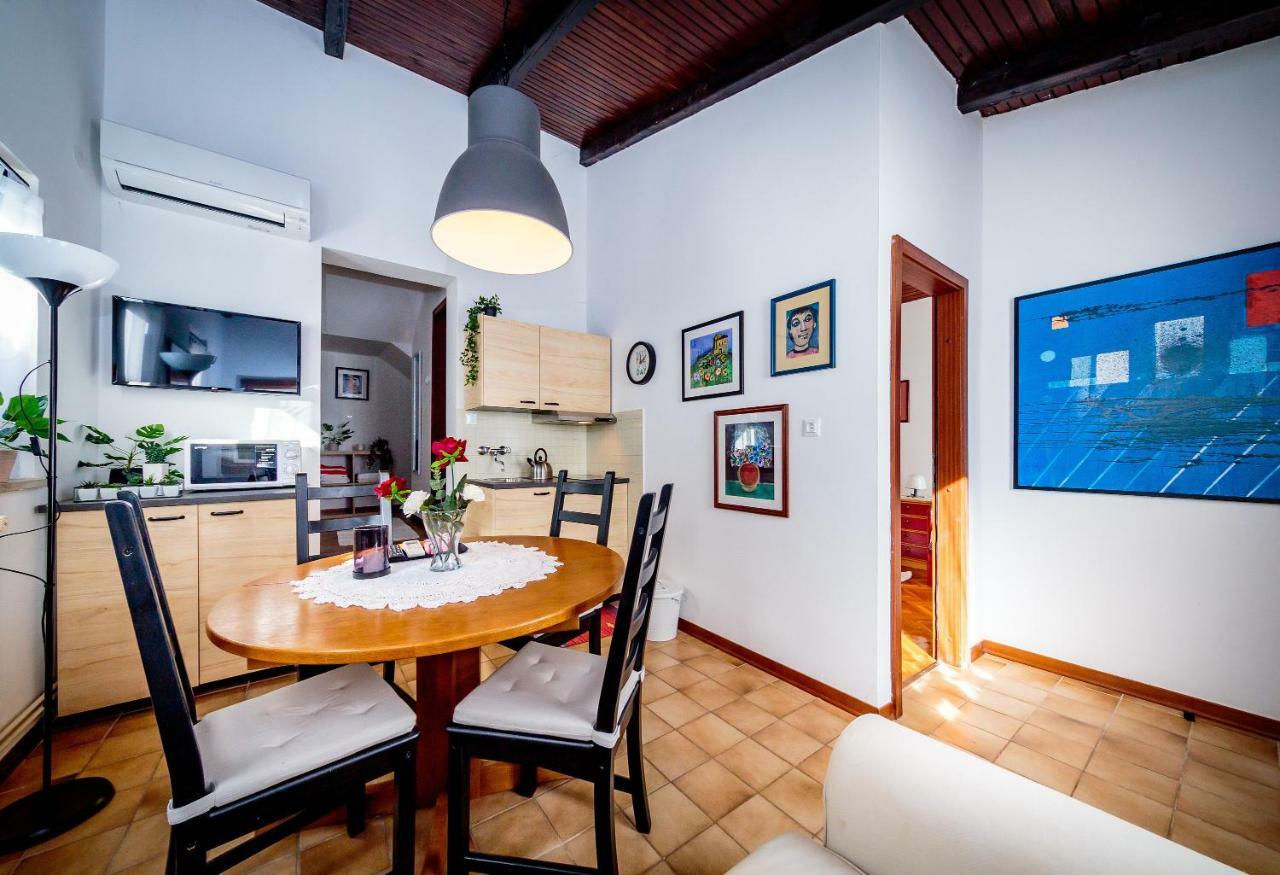 Apartments C52 ロヴィニ エクステリア 写真