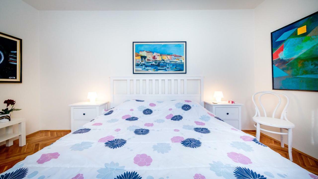 Apartments C52 ロヴィニ エクステリア 写真