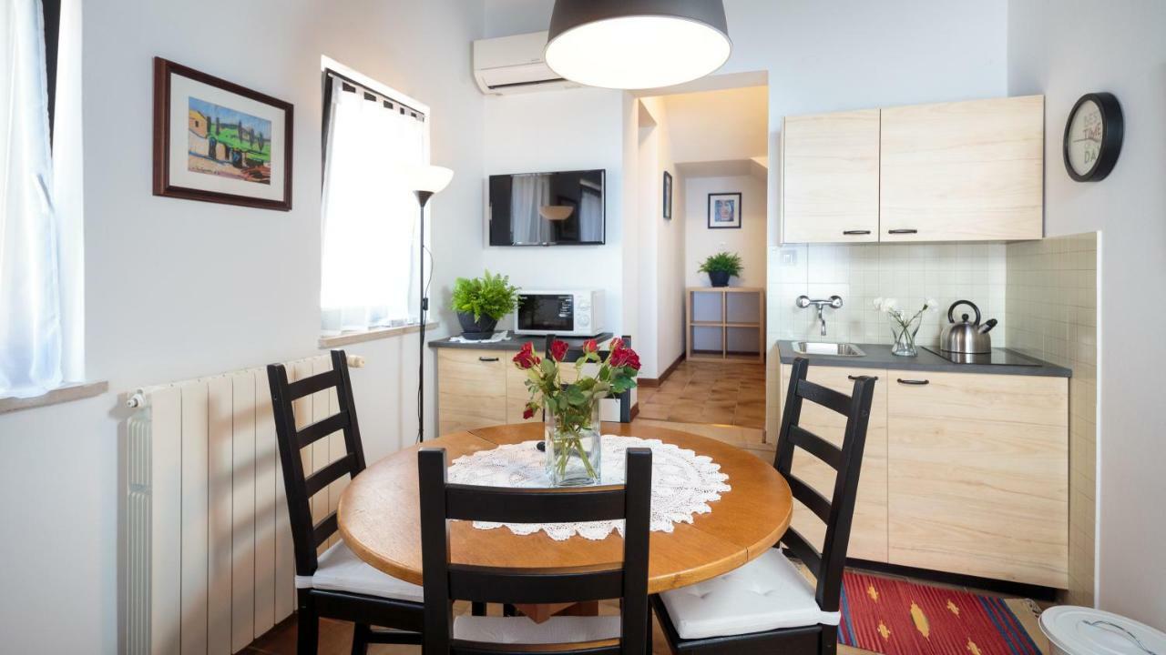 Apartments C52 ロヴィニ エクステリア 写真