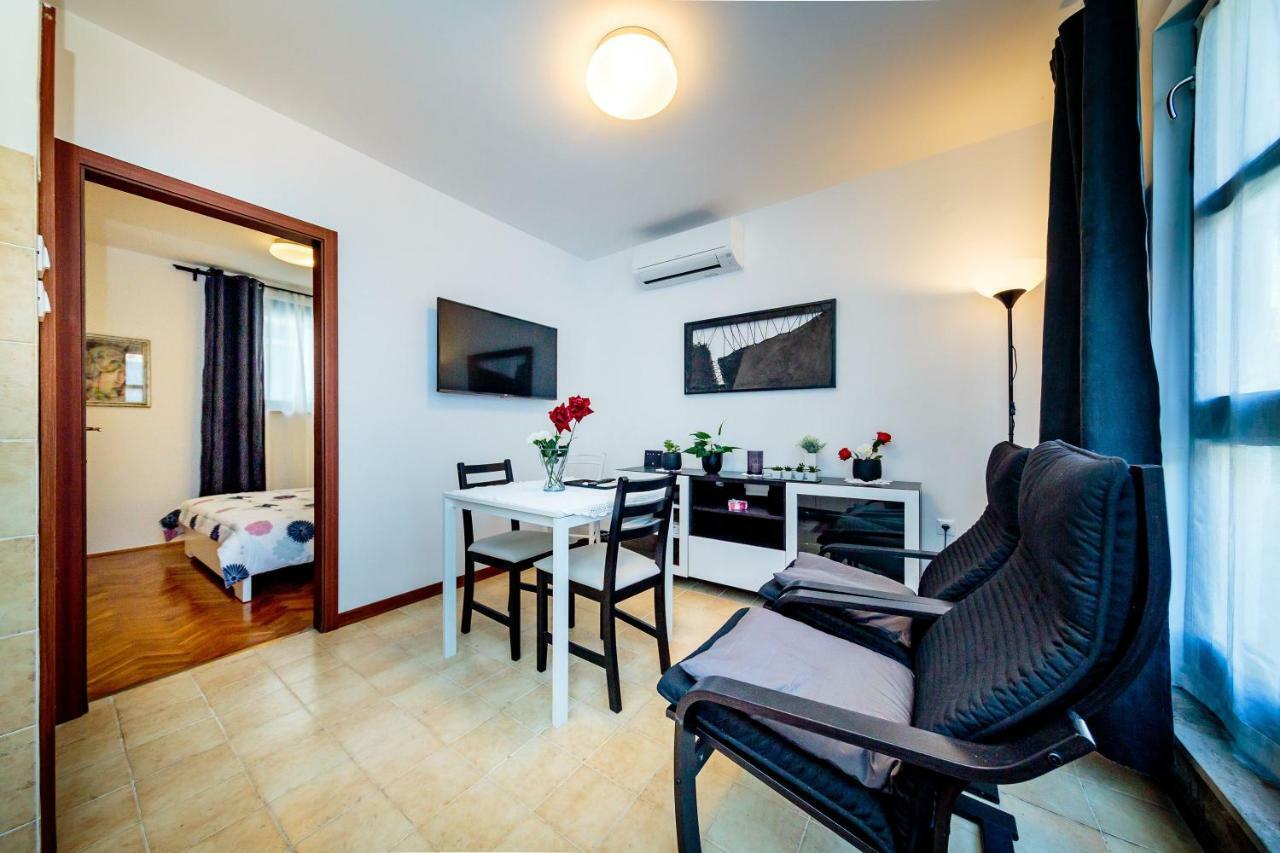 Apartments C52 ロヴィニ エクステリア 写真