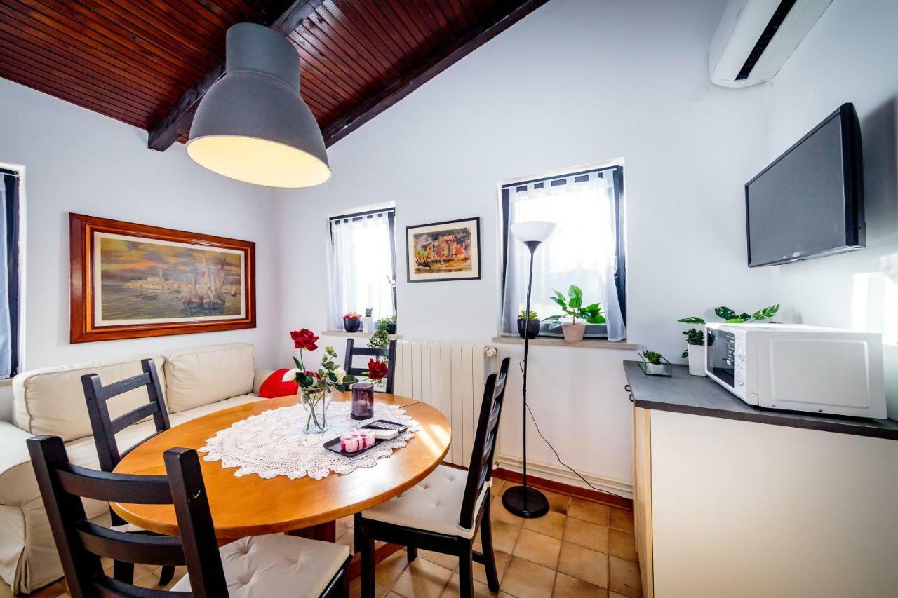 Apartments C52 ロヴィニ エクステリア 写真